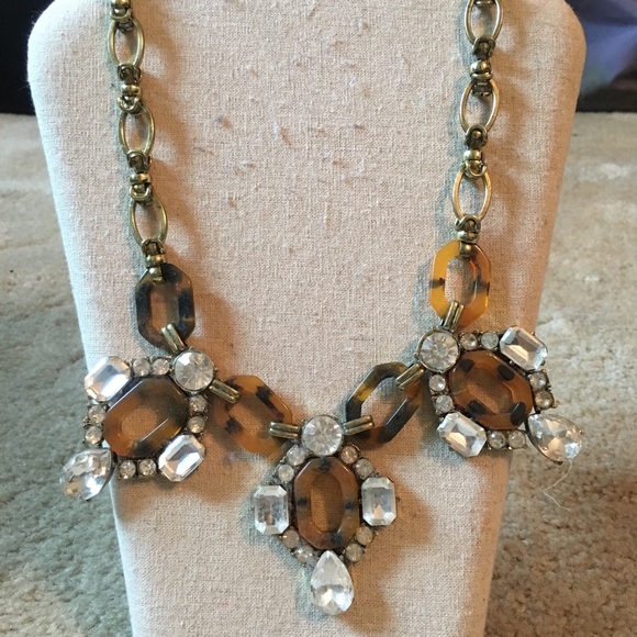 Jewelry - Tortoise/crystal statement bib necklace
